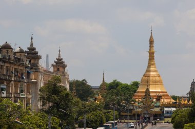 Sule pagoda sule Selami yoldan görüntüleyin. Yangon. Myanmar.