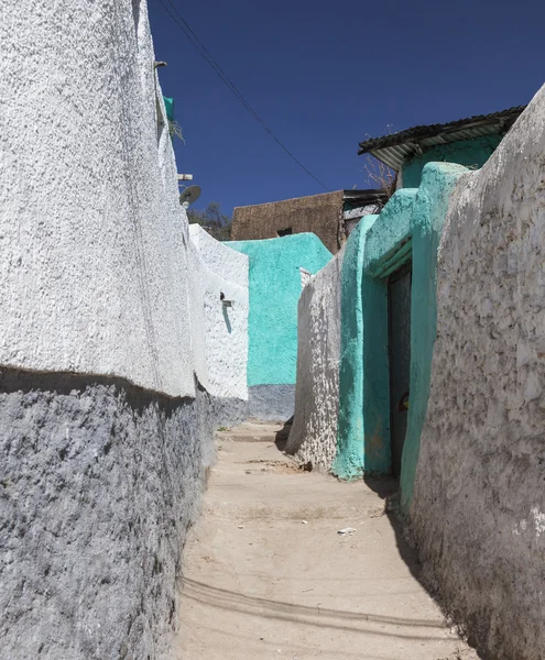 Narrow alleyway of ancient city of Jugol in the morning. Harar. — Stock Photo, Image