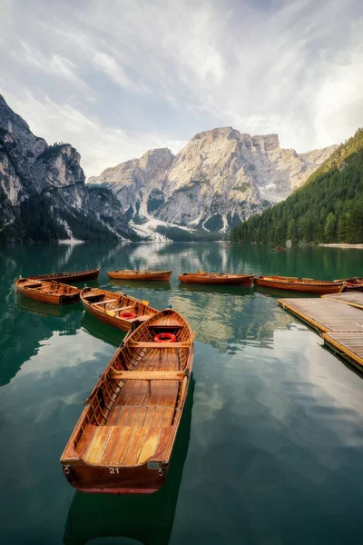 Pragser Wildsee Lago Braies Dolomieten Tijdens Zonsopgang Post Bewerkt Met — Stockfoto