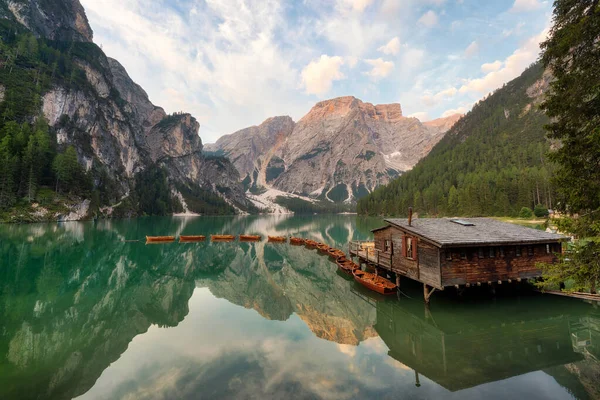 Pragser Wildsee Lago Braies Dolomieten Tijdens Zonsopgang Post Bewerkt Met — Stockfoto