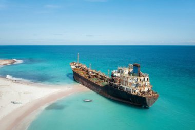 Yemen 'deki Socotra Adası sahilinde mahsur kalan Körfez Güvercini Omani Gemisi Kasım 2021' de çekildi.