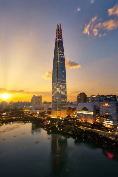 Seul Güney Kore Günbatımında Lotte Kulesi Kasım 2021 Çekilmiş Pozlama — Stok fotoğraf