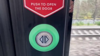 RUSSIA, Moskova - 10 Ekim 2021: Rus demiryolları, Kırlangıç adlı bir tren