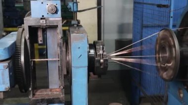 Kablo fabrikasında kablo üretimi kapanıyor.