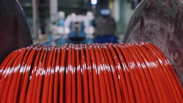 Productie van kabel draad in kabelfabriek close-up — Stockvideo