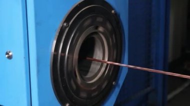 Kablo fabrikasında kablo üretimi kapanıyor.