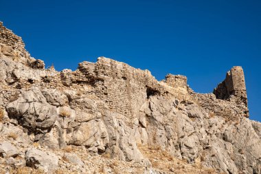 Charaki kasabası Yunanistan 'a bakan Feraklos kalesi
