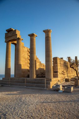 Yunanistan 'ın Rodos kentinde Sunlit Lindos Akropolis