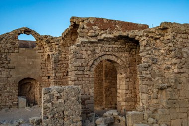 Yunanistan 'ın Rodos kentinde günışığı antik Lindos Akropolü