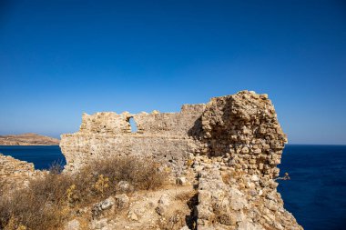 Charaki 'ye, Rodos' a, Yunanistan 'a bakan Feraklos şatosunu harap etti.