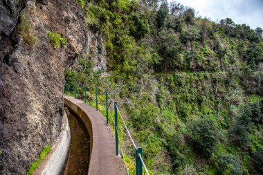 Levada do Moinho 'dan Levada Nova şelalesine yürüyüş