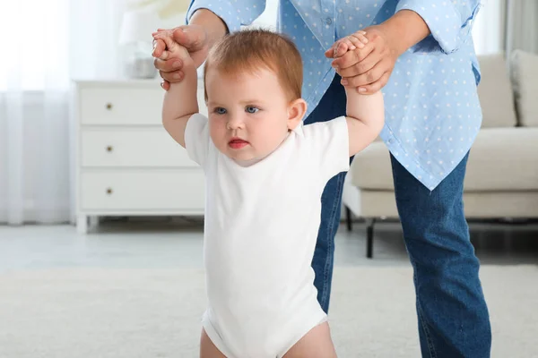 Mother Teaching Her Little Baby Walk Home — Stock Photo, Image