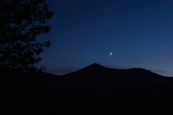 Silueta Las Montañas Contra Cielo Hermoso Por Noche — Foto de Stock
