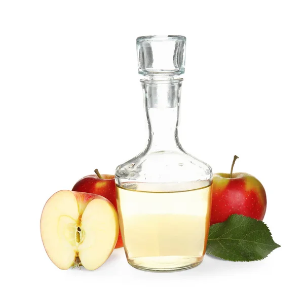 天然苹果醋和白底新鲜水果 — 图库照片