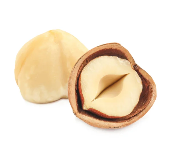 Kacang Hazelnut Organik Lezat Pada Latar Belakang Putih Camilan Sehat — Stok Foto
