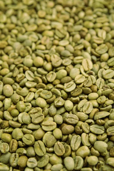 Stapel Groene Koffiebonen Als Achtergrond Close — Stockfoto