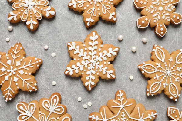 Sabrosas Galletas Navidad Mesa Gris Claro Puesta Plana —  Fotos de Stock