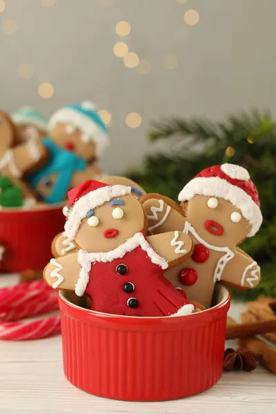Lahodné Domácí Vánoční Cukroví Bílém Dřevěném Stole Proti Rozmazané Slavnostní — Stock fotografie