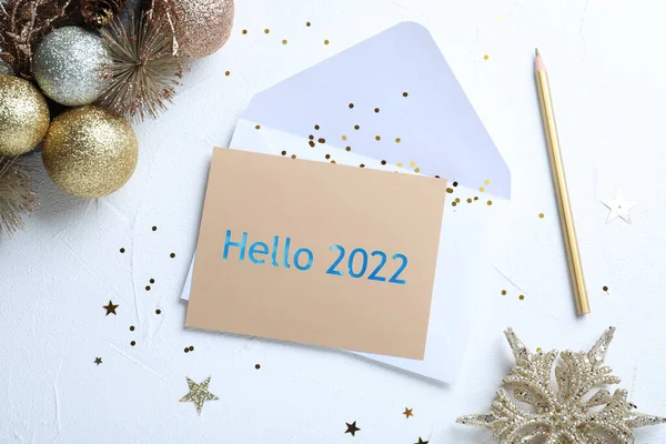 Cartão Com Texto Olá 2022 Envelope Decoração Natal Fundo Branco — Fotografia de Stock