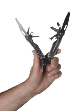 Beyaz arkaplanda çoklu aracı tutan adam, yakın plan