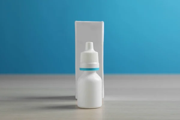 Bottiglia Spray Nasale Confezione Tavolo Legno Bianco — Foto Stock