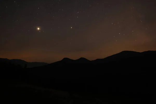 Живописный Вид Горный Ландшафт Красивое Звездное Небо Ночью — стоковое фото