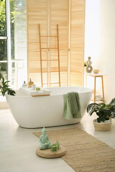 Intérieur Élégant Salle Bain Avec Baignoire Moderne Belles Plantes Intérieur — Photo