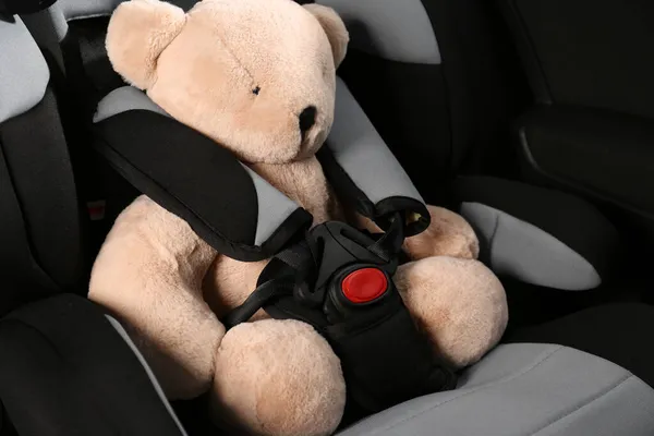 Teddybjörn Barnstol Inne Bilen Närbild — Stockfoto