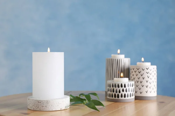 Burning Candles Wooden Table Light Blue Background — Stock Photo, Image