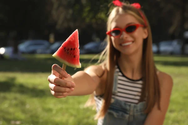 Beautiful Girl Piece Watermelon Park Focus Hand — Stock Photo, Image