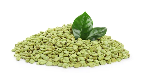 Groene Koffiebonen Verse Bladeren Witte Achtergrond — Stockfoto