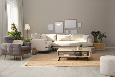 Güzel salon iç rahat kanepe ile