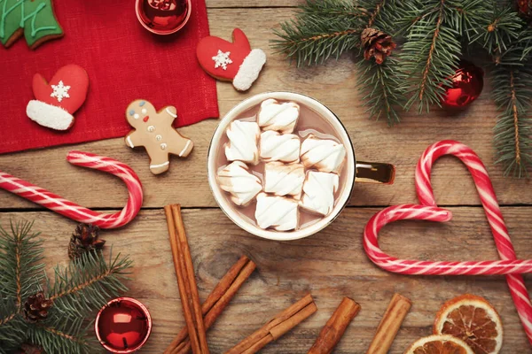 Composición Plana Chocolate Caliente Delicioso Con Malvaviscos Decoración Navidad Mesa — Foto de Stock