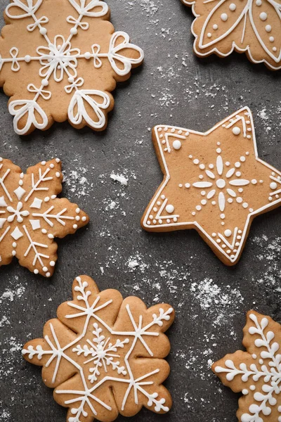 Sabrosas Galletas Navidad Mesa Gris Puesta Plana — Foto de Stock