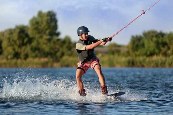 Adolescente Fazer Wakeboard Rio Desporto Aquático Extremo — Fotografia de Stock