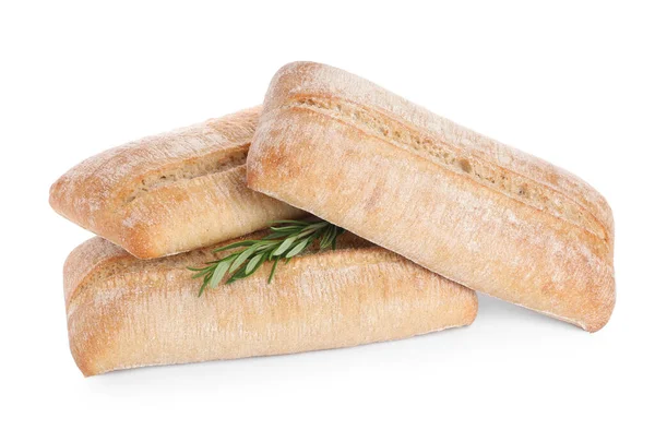 白色に単離されたローズマリーとクリスピーシアバタス 新鮮なパン — ストック写真