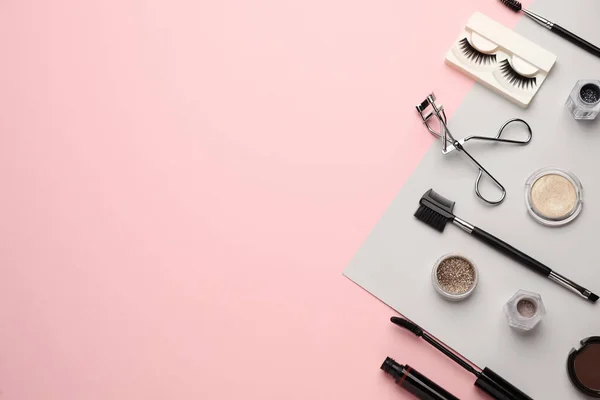 Flat Lay Compositie Met Wimper Kruller Make Producten Accessoires Roze — Stockfoto