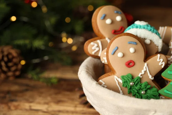 Lahodné Domácí Vánoční Cukroví Misce Proti Rozmazaným Slavnostním Světlům Detailní — Stock fotografie
