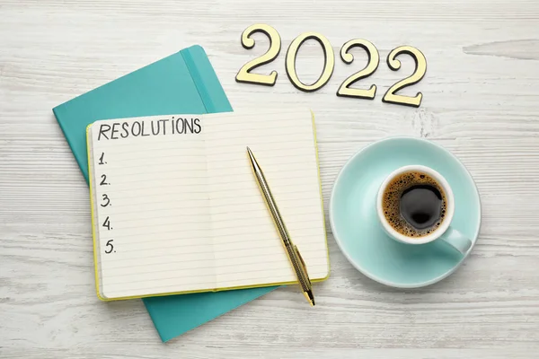 Podejmowanie Uchwał Rok 2022 Kompozycja Płaska Notatnikiem Białym Drewnianym Stole — Zdjęcie stockowe