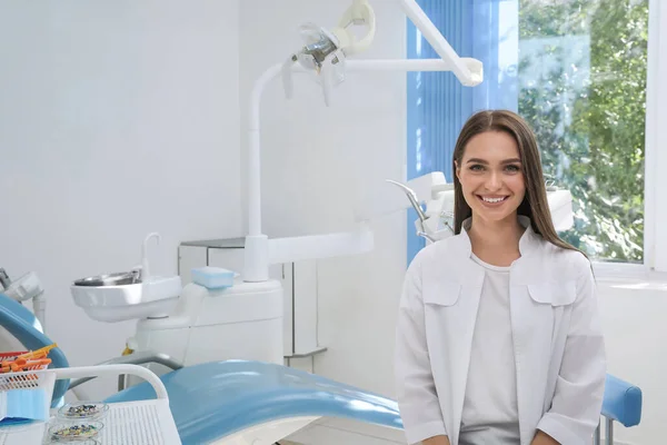 Porträtt Professionell Tandläkare Arbetsplatsen Kliniken — Stockfoto