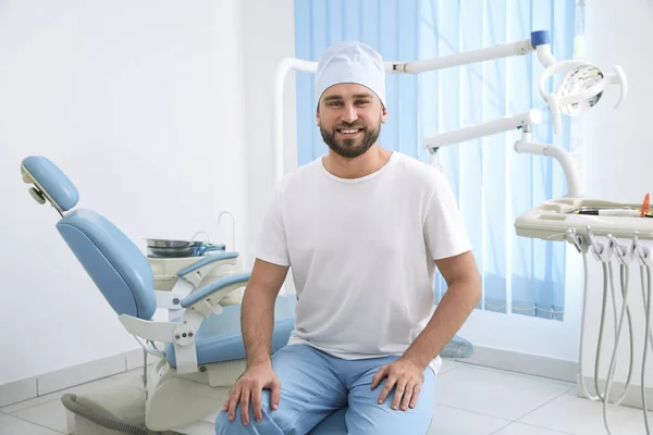 Portret Van Professionele Tandarts Het Werk Kliniek — Stockfoto