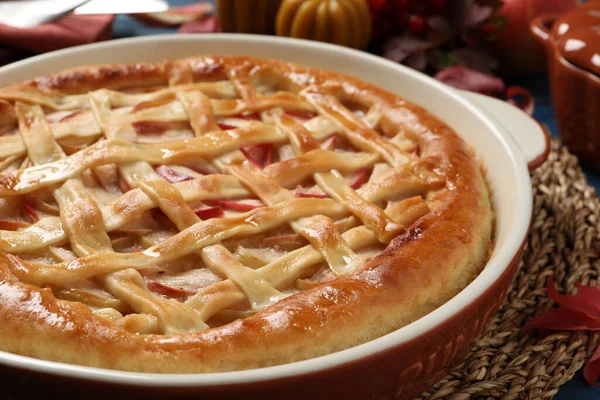 Delicious Homemade Apple Pie Autumn Decor Table Closeup — Stock Photo, Image