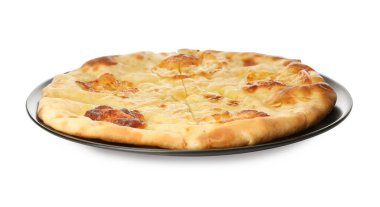 Beyaz arka planda peynirli lezzetli khachapuri.