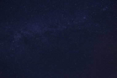 Güzel yıldızlı gece gökyüzü manzarası