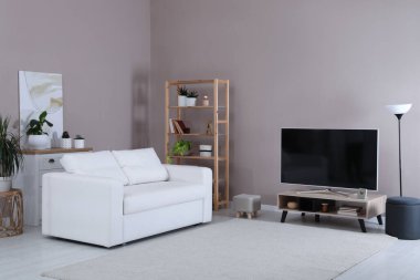 Oturma odası, modern TV standı.
