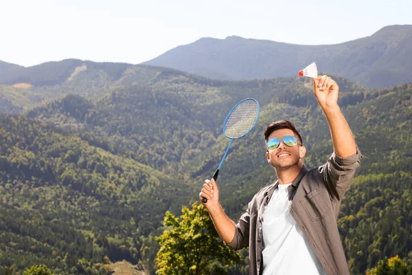 Mann Spielt Badminton Den Bergen Einem Sonnigen Tag Raum Für — Stockfoto