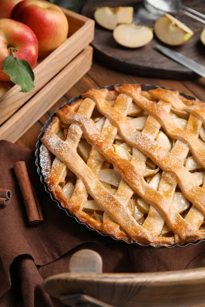 Délicieuse Tarte Aux Pommes Traditionnelle Sur Table Bois — Photo