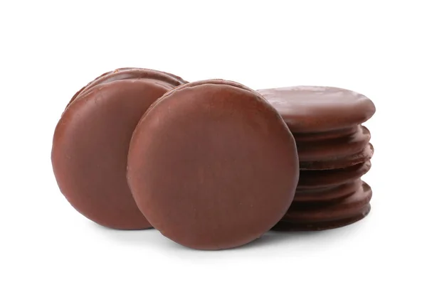 白い背景においしいチョコパイ 定番のお菓子 — ストック写真