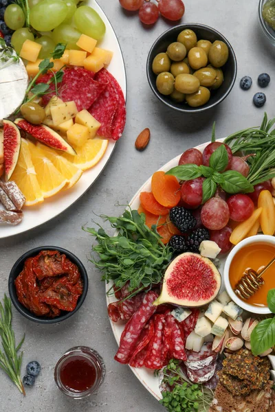 Set Diversi Deliziosi Antipasti Serviti Tavolo Grigio Chiaro Posa Piatta — Foto Stock