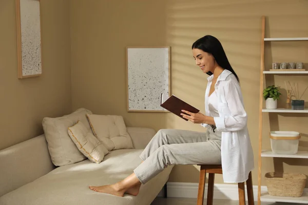 Beautiful Young Woman Reading Book Stool Home — Stock Photo, Image